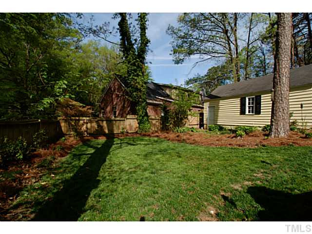 903 Canterbury Road Raleigh, NC 27607 - Photo 20 of 22 Yard