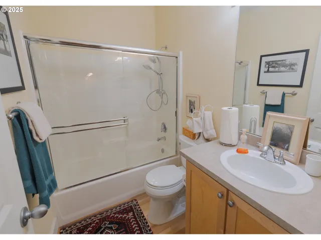 a view of utility room