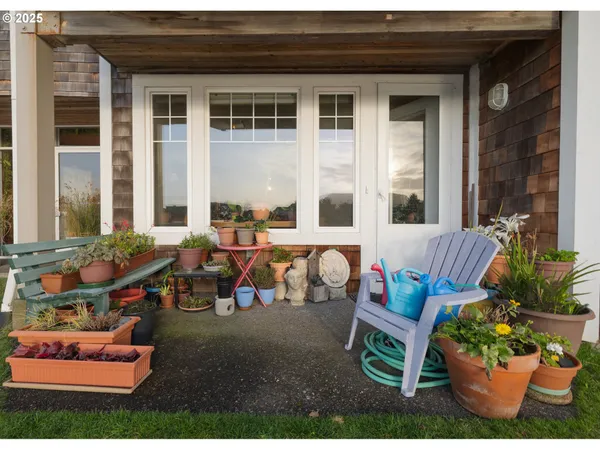 a view of a house with backyard and sitting area