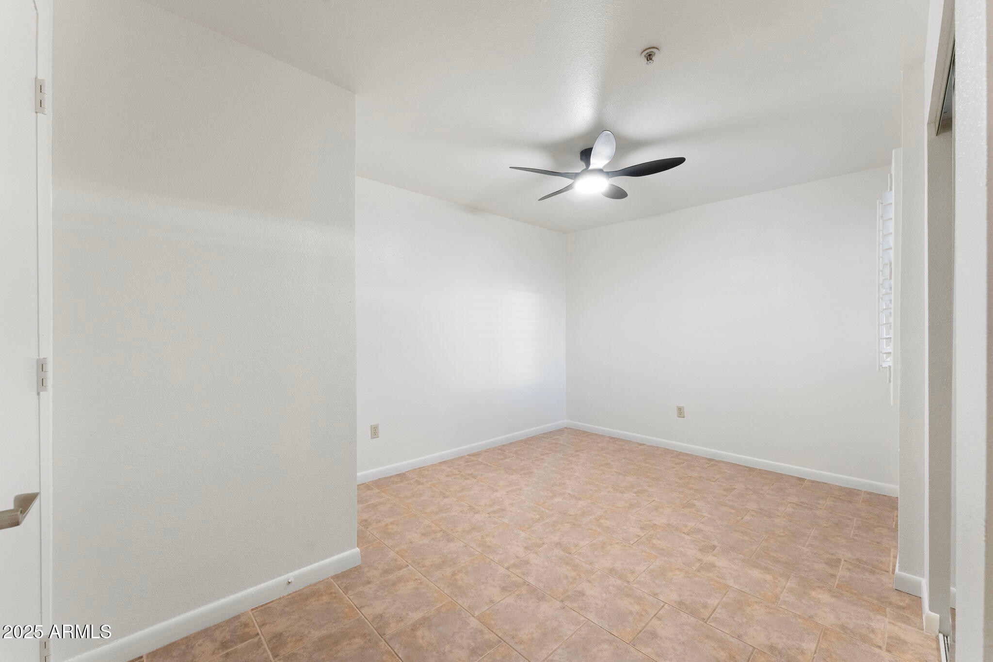 1005 East 8th Street, Unit 1012 Tempe, AZ 85281 - Photo 11 of 16 an empty room