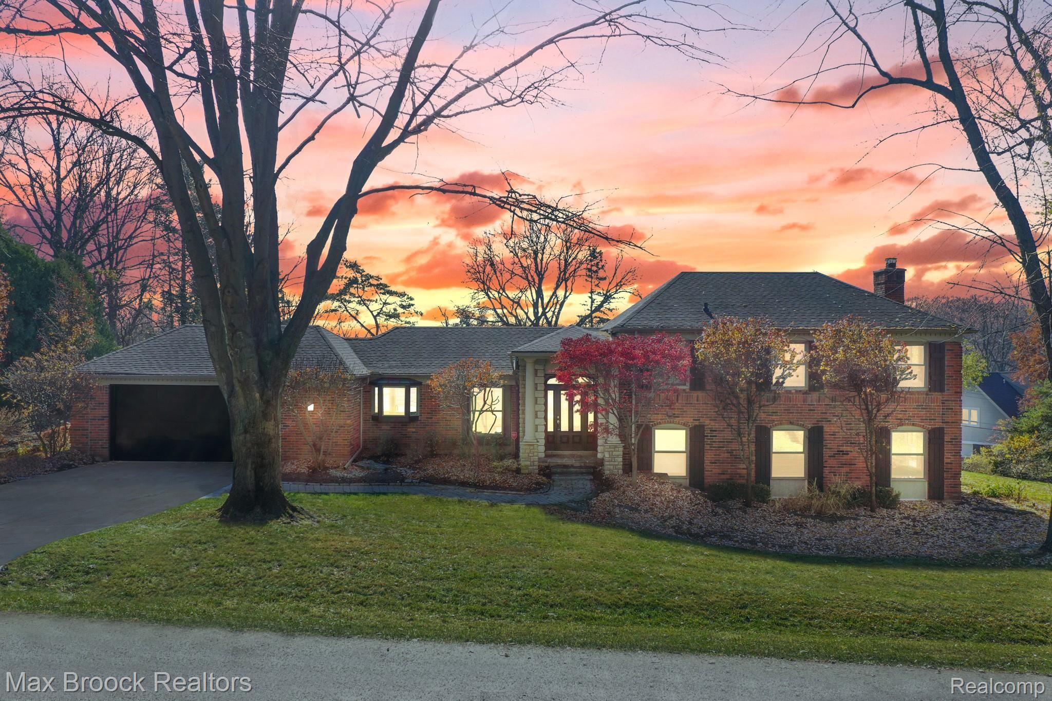 910 Rock Spring Road Bloomfield Hills, MI 48304 - Photo 43 of 43 01 Twilight.jpg