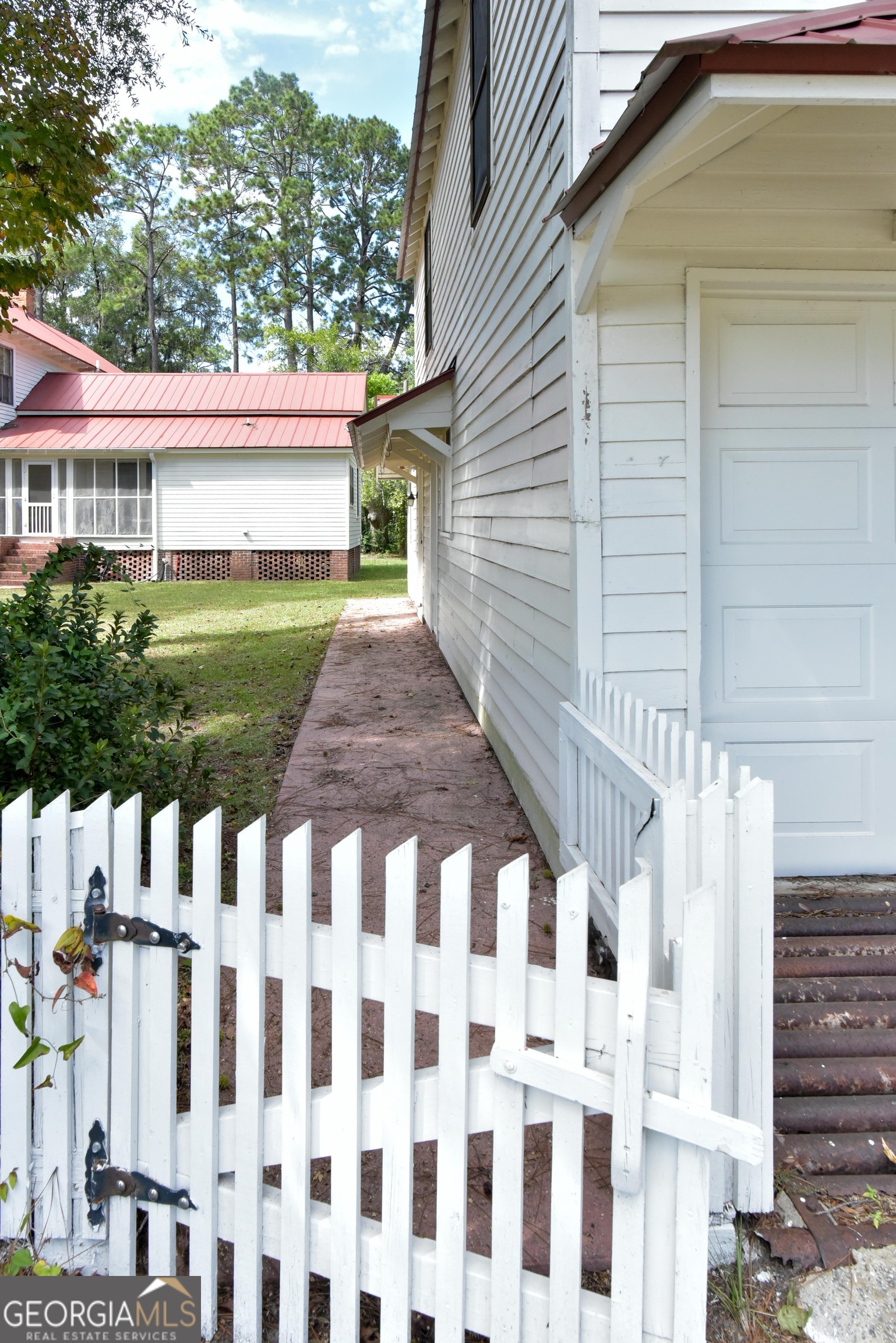 302 Jefferson Street, Unit B Springfield, GA 31329 - Photo 3 of 24 a front view of a house with a yard