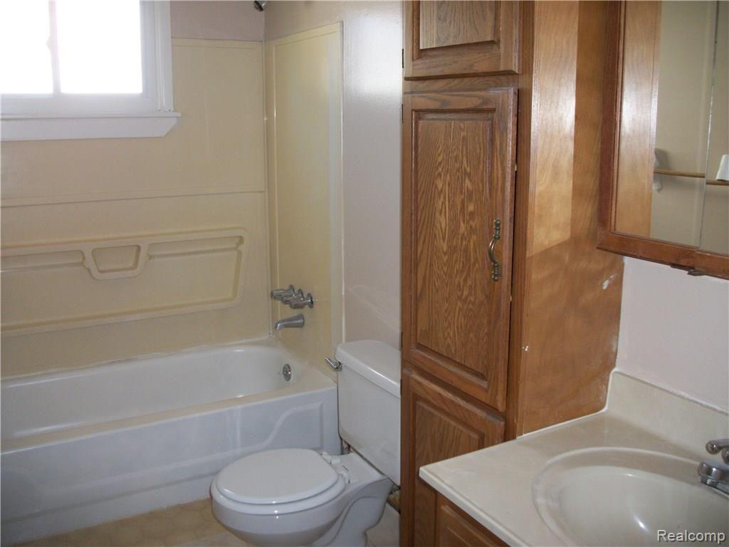 15096 Beech Daly Road Taylor, MI 48180 - Photo 15 of 17 100_4789.JPG