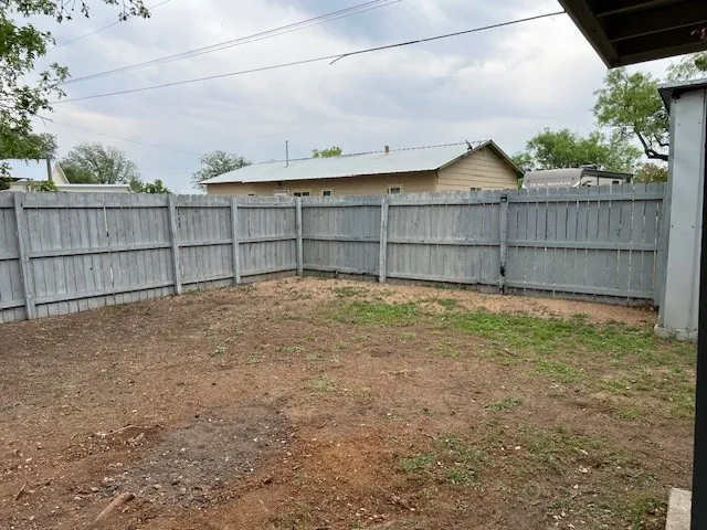 a view of entryway with outdoor space