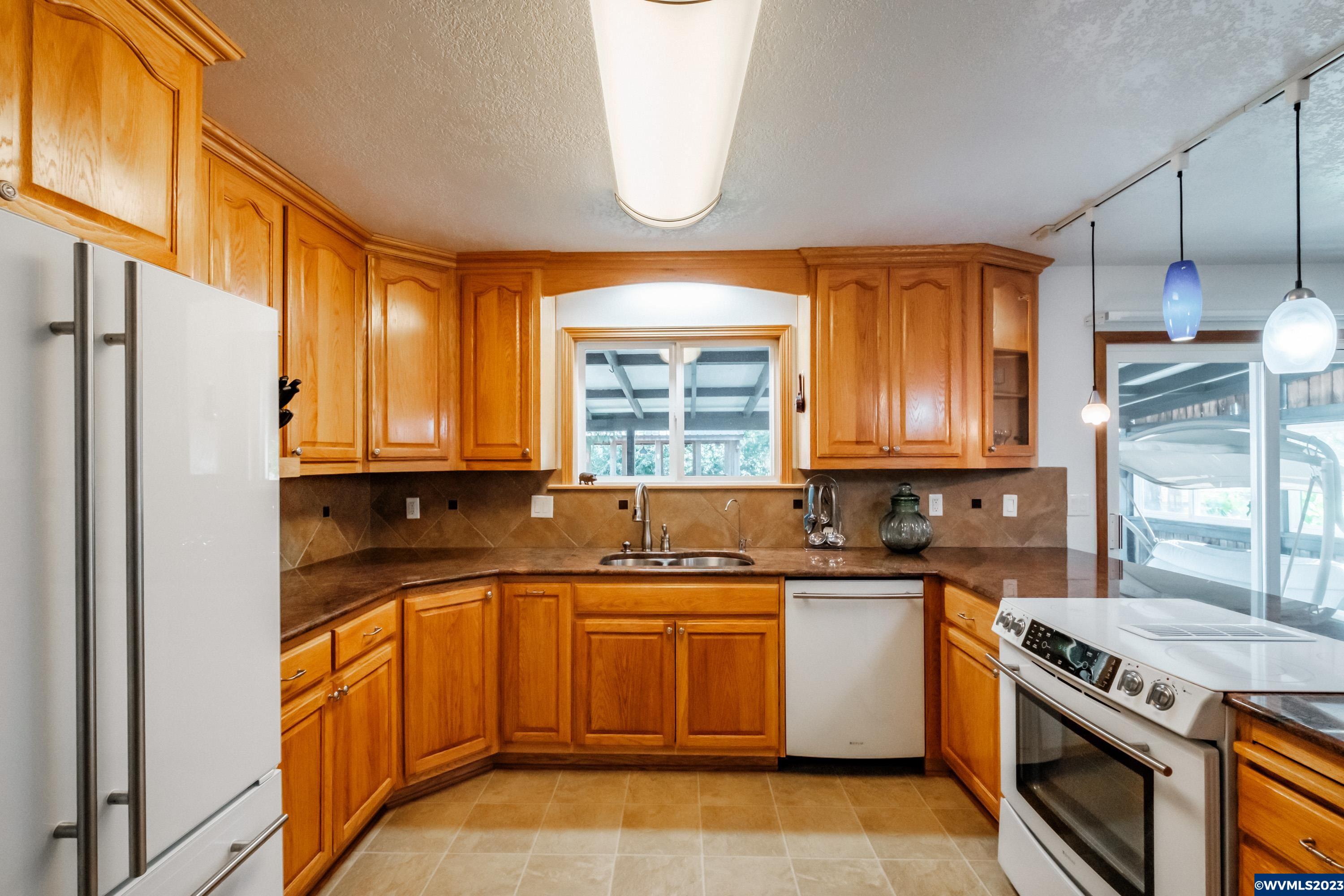 11170 Mistletoe Road Monmouth, OR 97361 - Photo 12 of 41