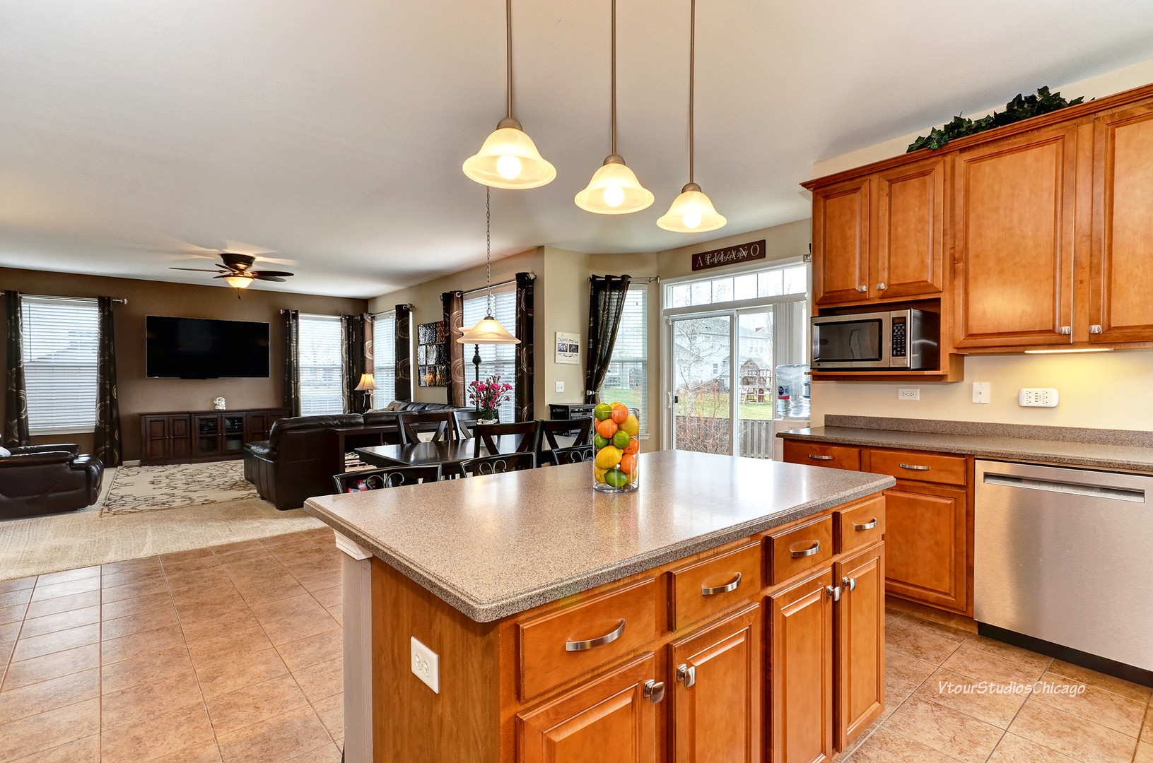 3006 Crossfire Trail Elgin, IL 60124 - Photo 14 of 35 a large kitchen with a counter space