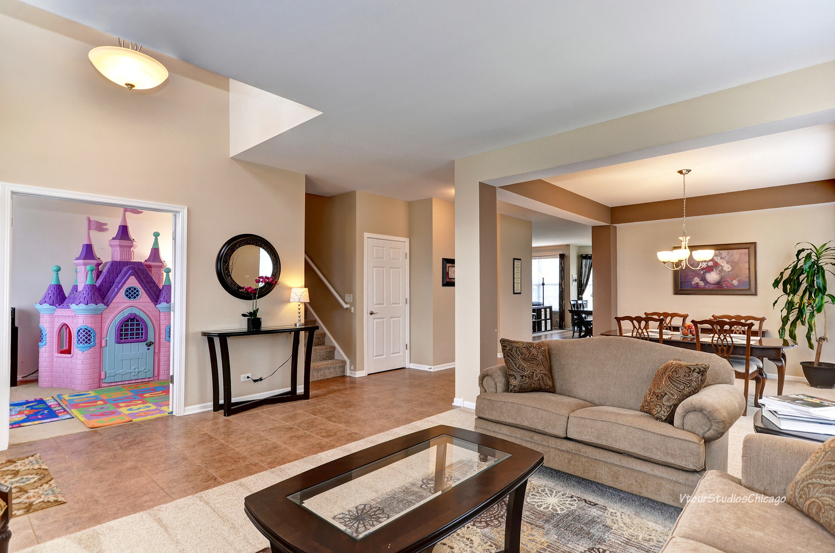 3006 Crossfire Trail Elgin, IL 60124 - Photo 5 of 35 a living room with furniture