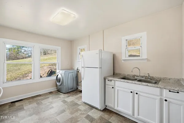 $144,999 | 454 Fincastle Road, Lebanon, VA 24266
