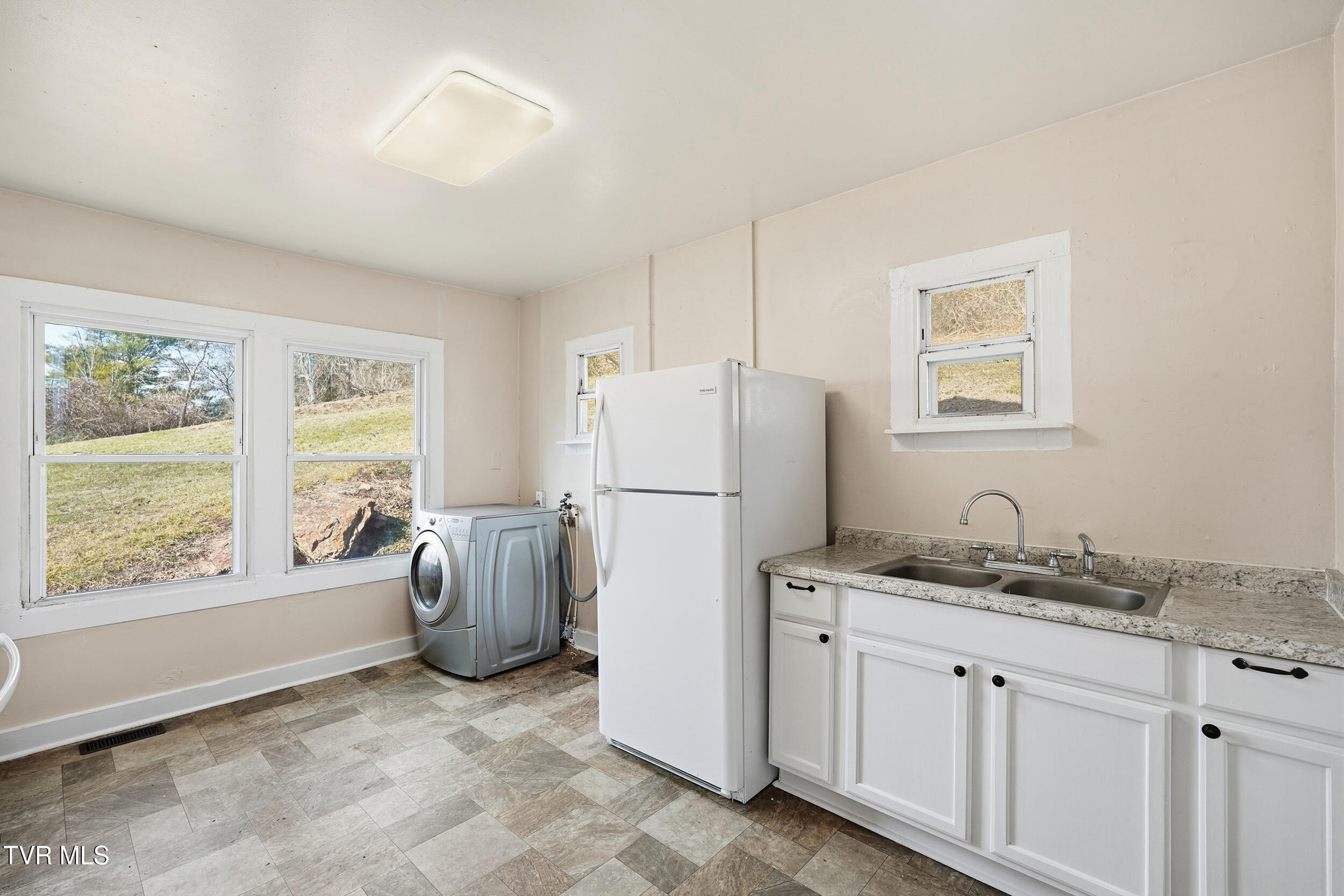 454 Fincastle Road Lebanon, VA 24266 - Photo 14 of 24 16_454 fincastle rd-23