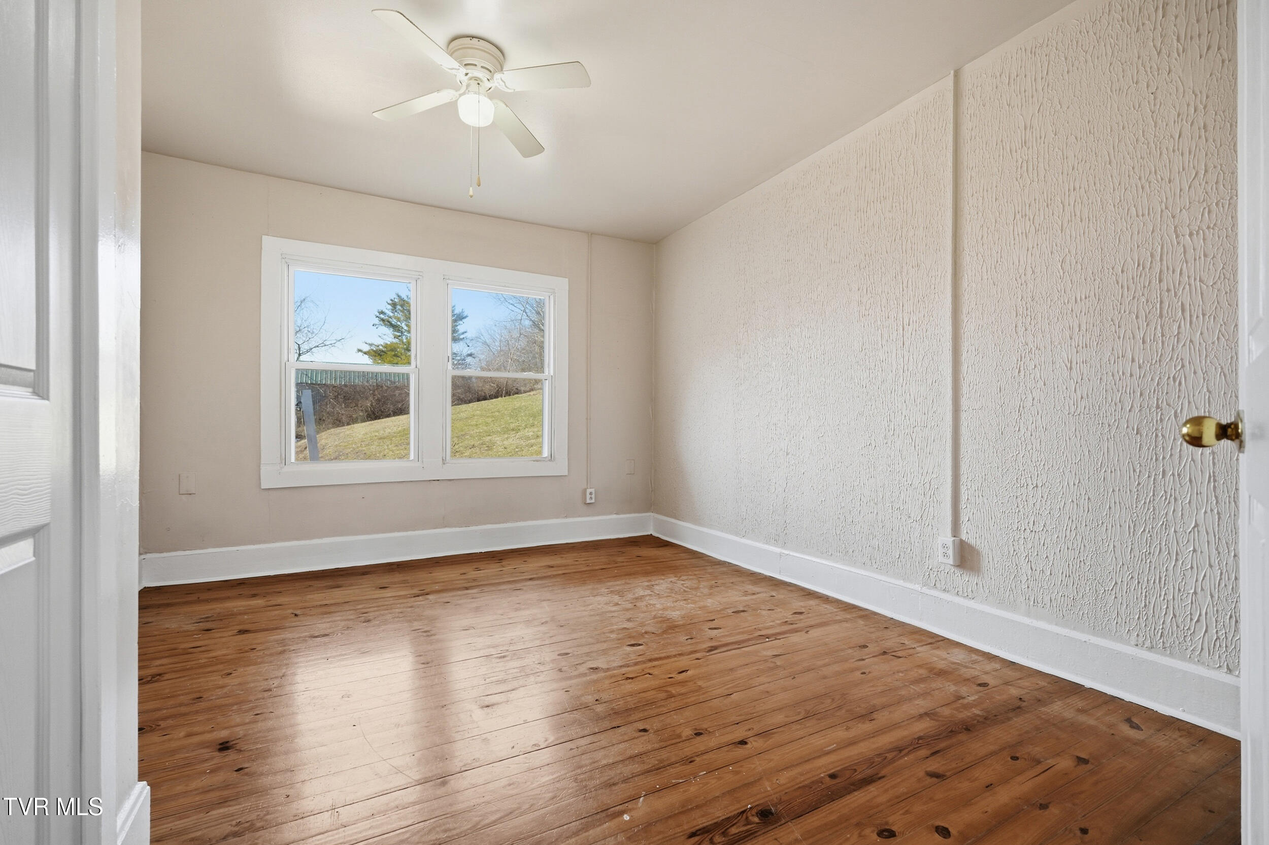 454 Fincastle Road Lebanon, VA 24266 - Photo 4 of 24 13_454 fincastle rd-20