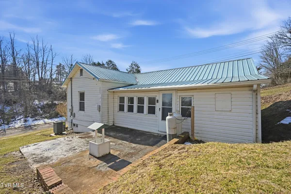 $144,999 | 454 Fincastle Road, Lebanon, VA 24266
