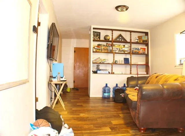 a view of a livingroom with furniture and windows