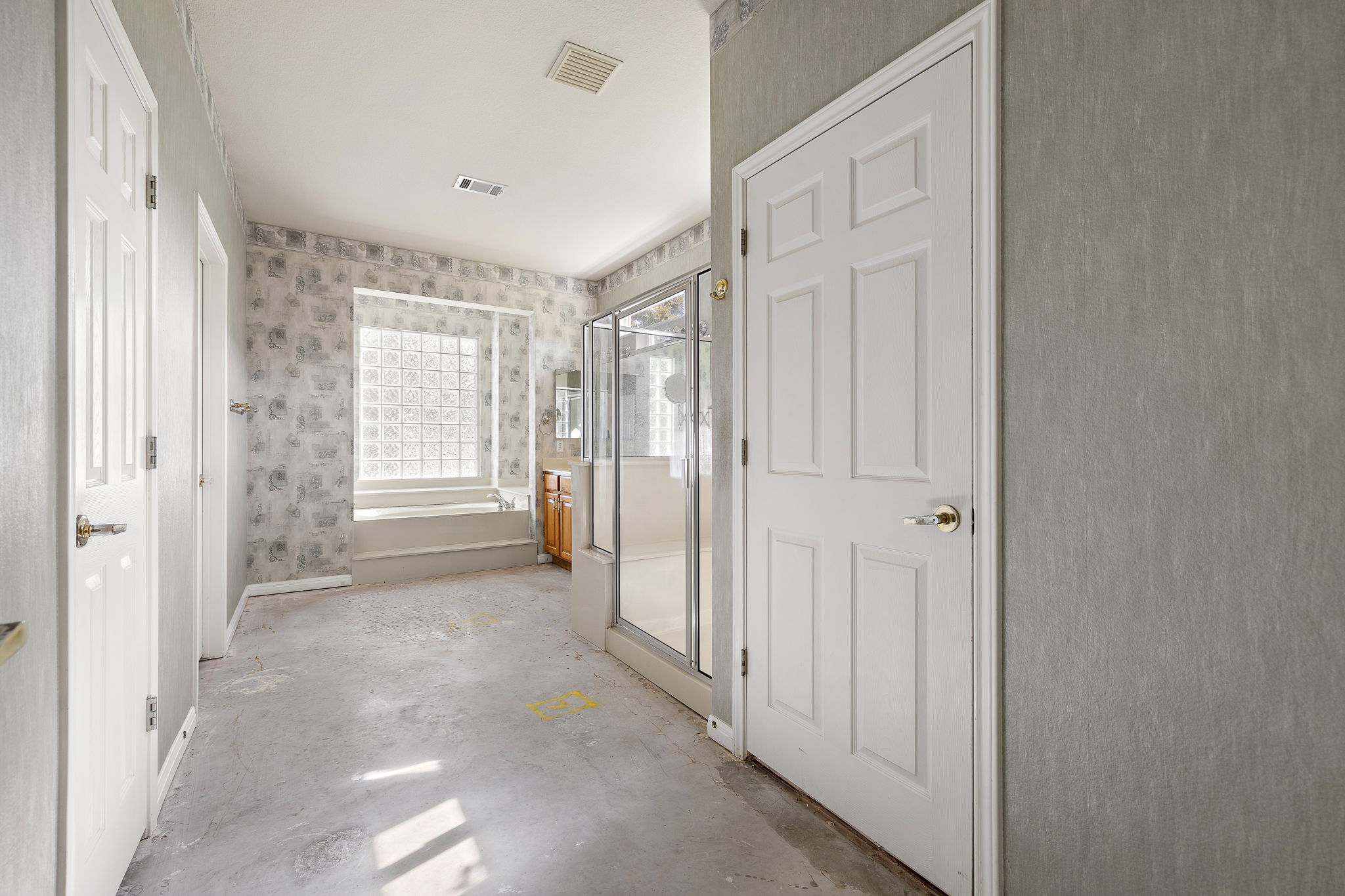 105 Liatris Lane Georgetown, TX 78633 - Photo 23 of 36 Primary bathroom waiting for the flooring of your choice.