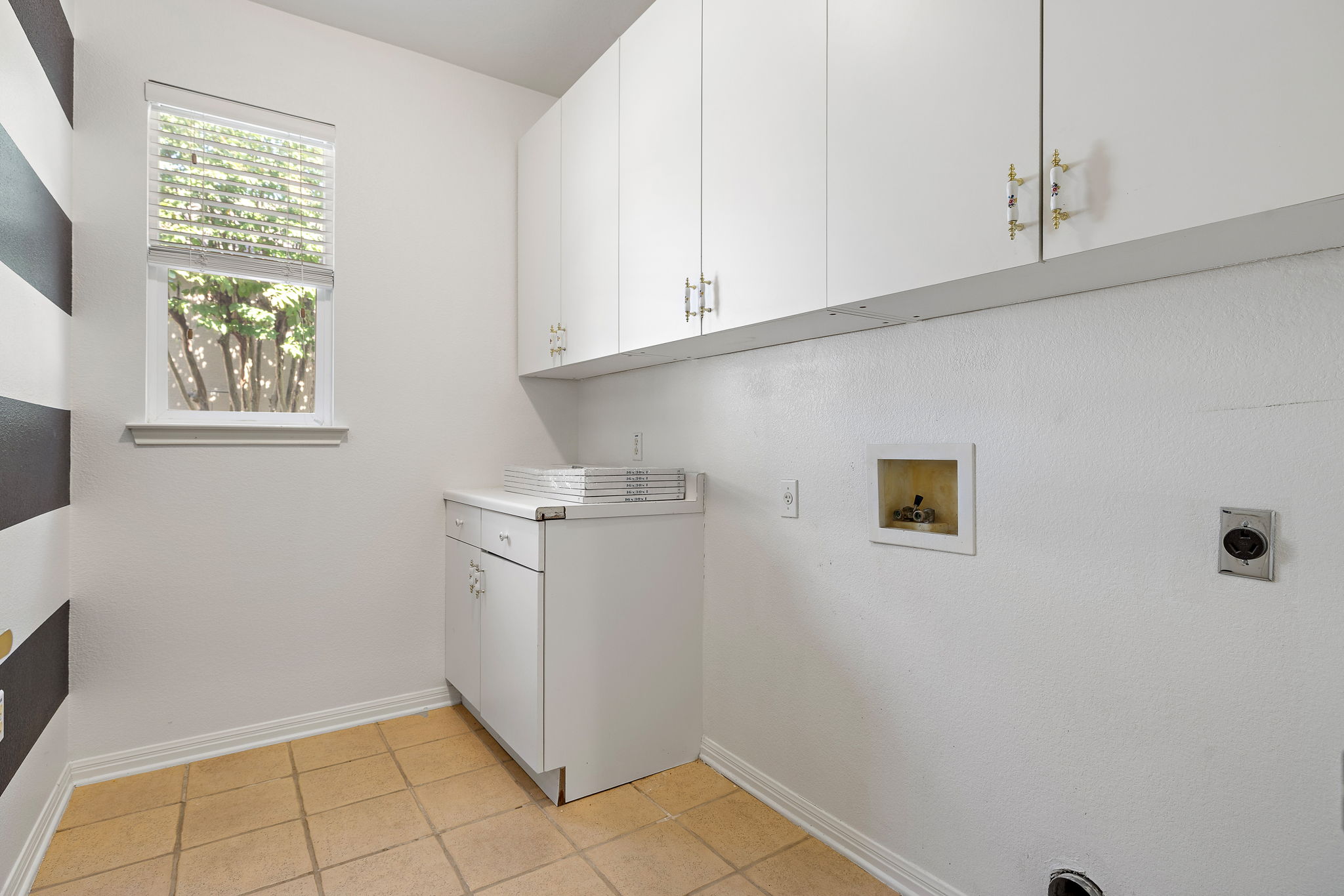 105 Liatris Lane Georgetown, TX 78633 - Photo 29 of 36 Spacious Utility room