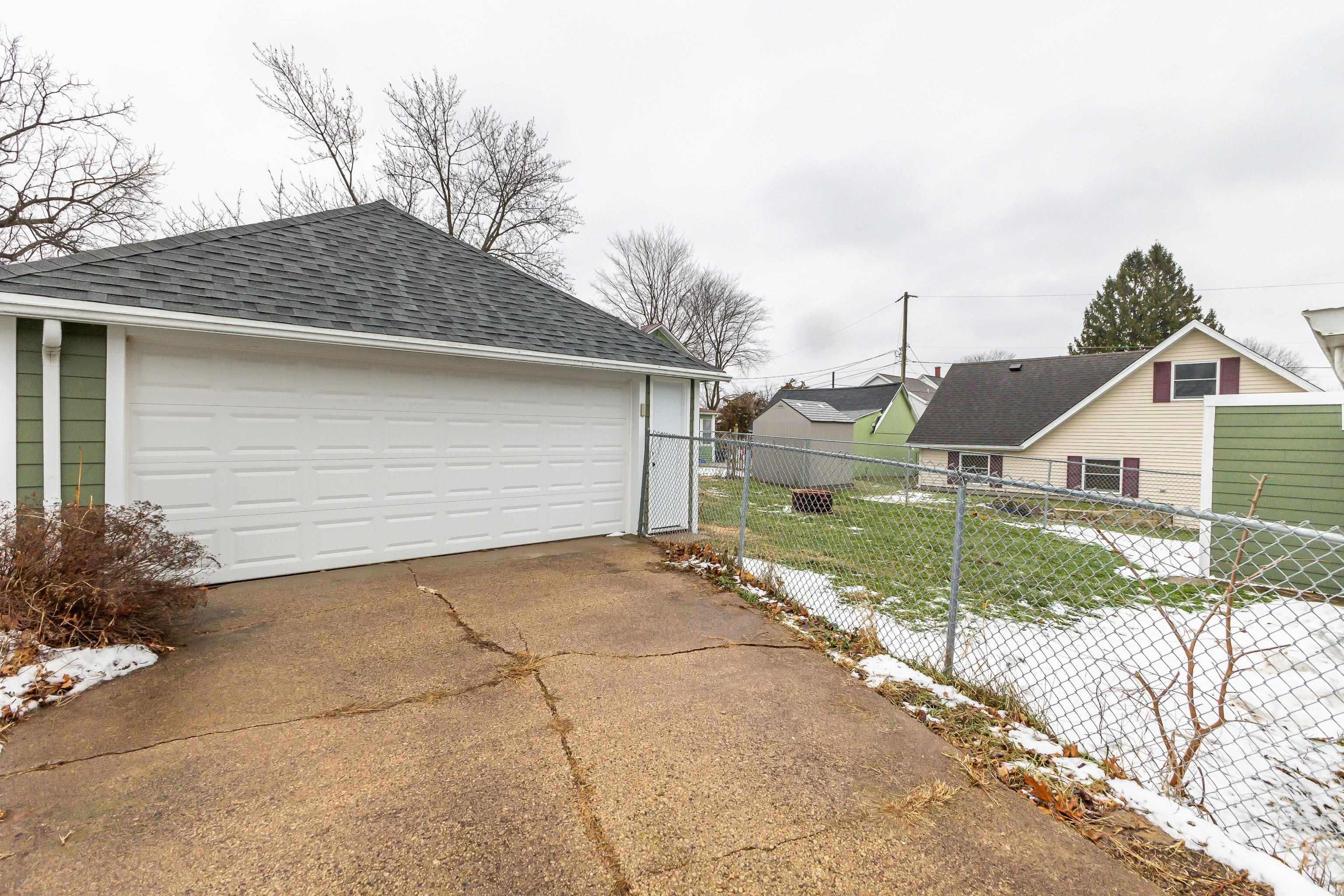 803 Ridge Street Galena, IL 61036 - Photo 35 of 40 a view of backyard of house
