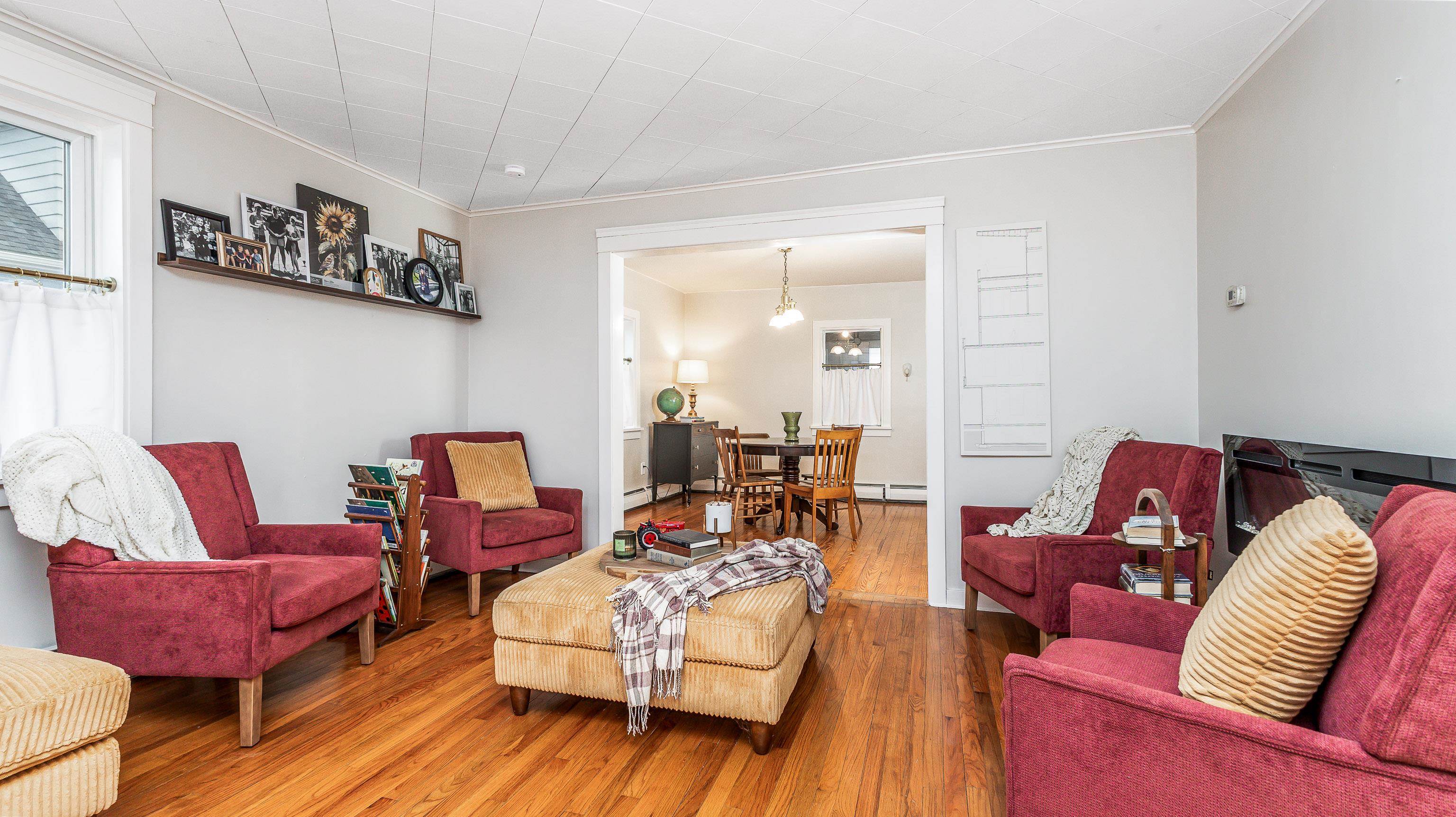 803 Ridge Street Galena, IL 61036 - Photo 5 of 40 a living room with furniture and wooden floor