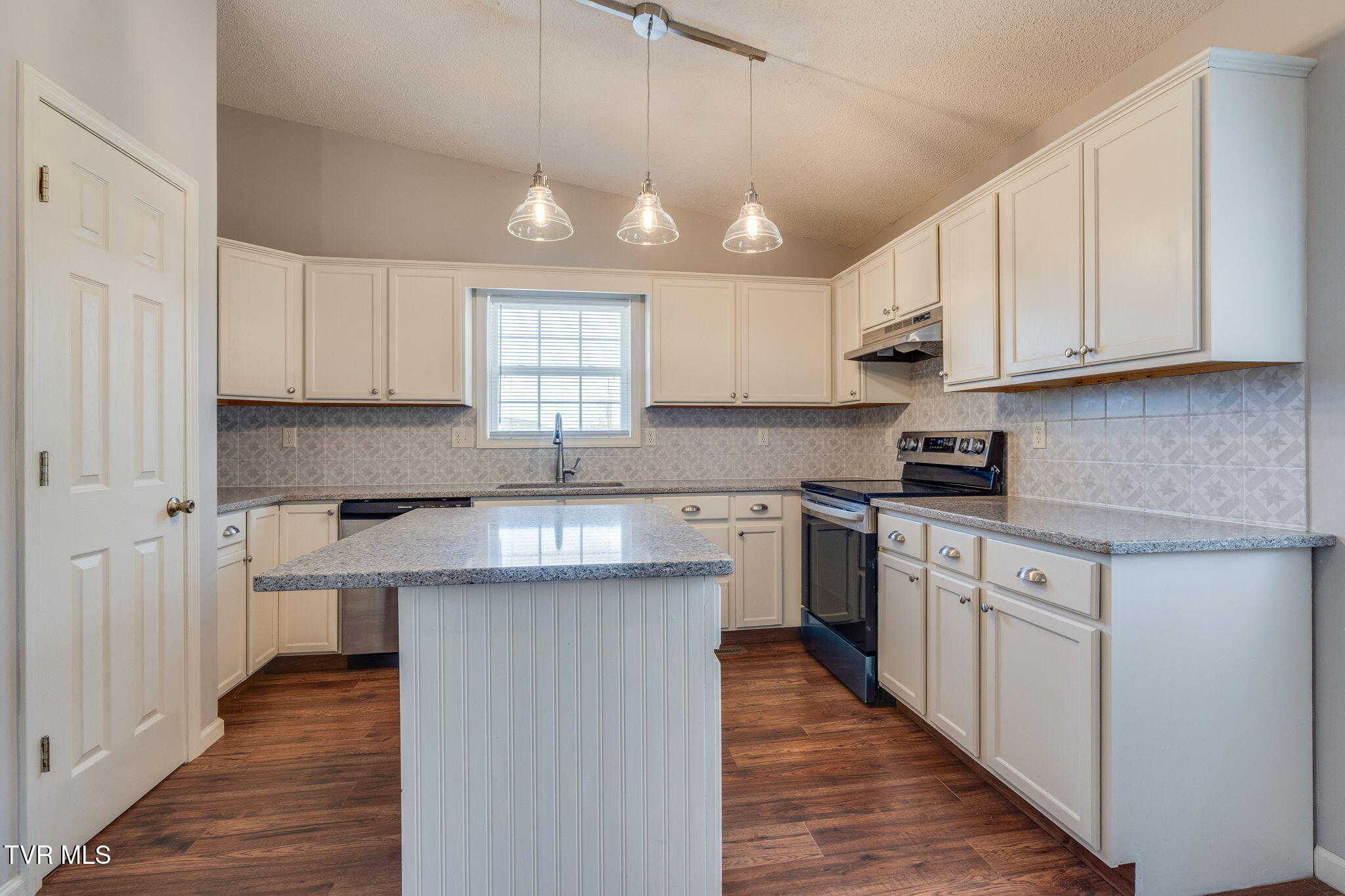 136 Stage Road Jonesborough, TN 37659 - Photo 11 of 47 008