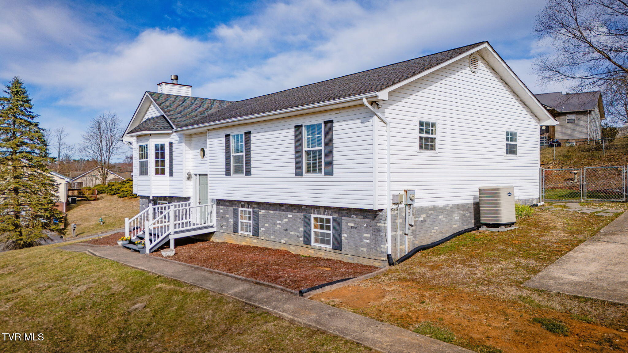 136 Stage Road Jonesborough, TN 37659 - Photo 3 of 47 103