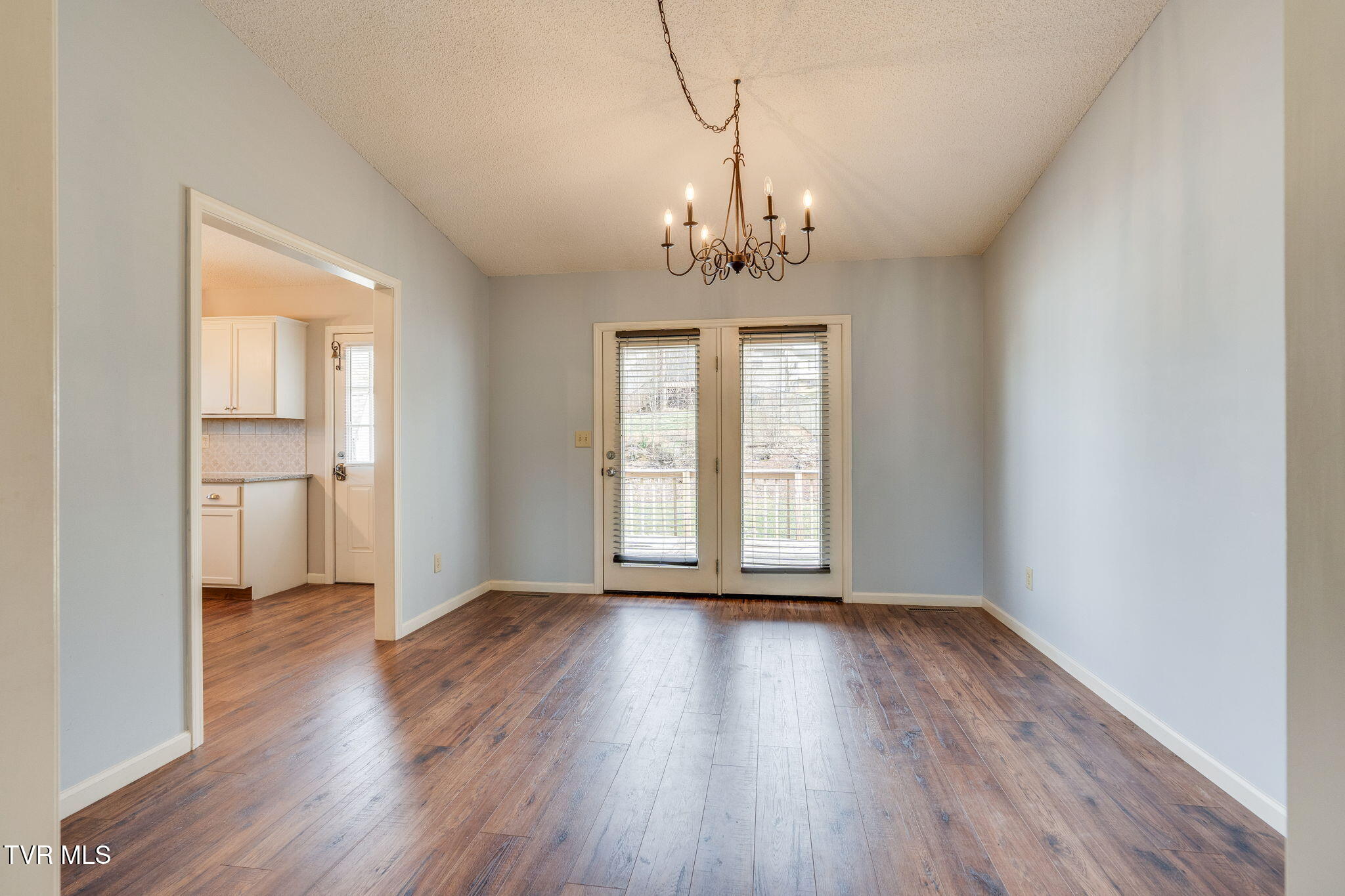 136 Stage Road Jonesborough, TN 37659 - Photo 8 of 47 006