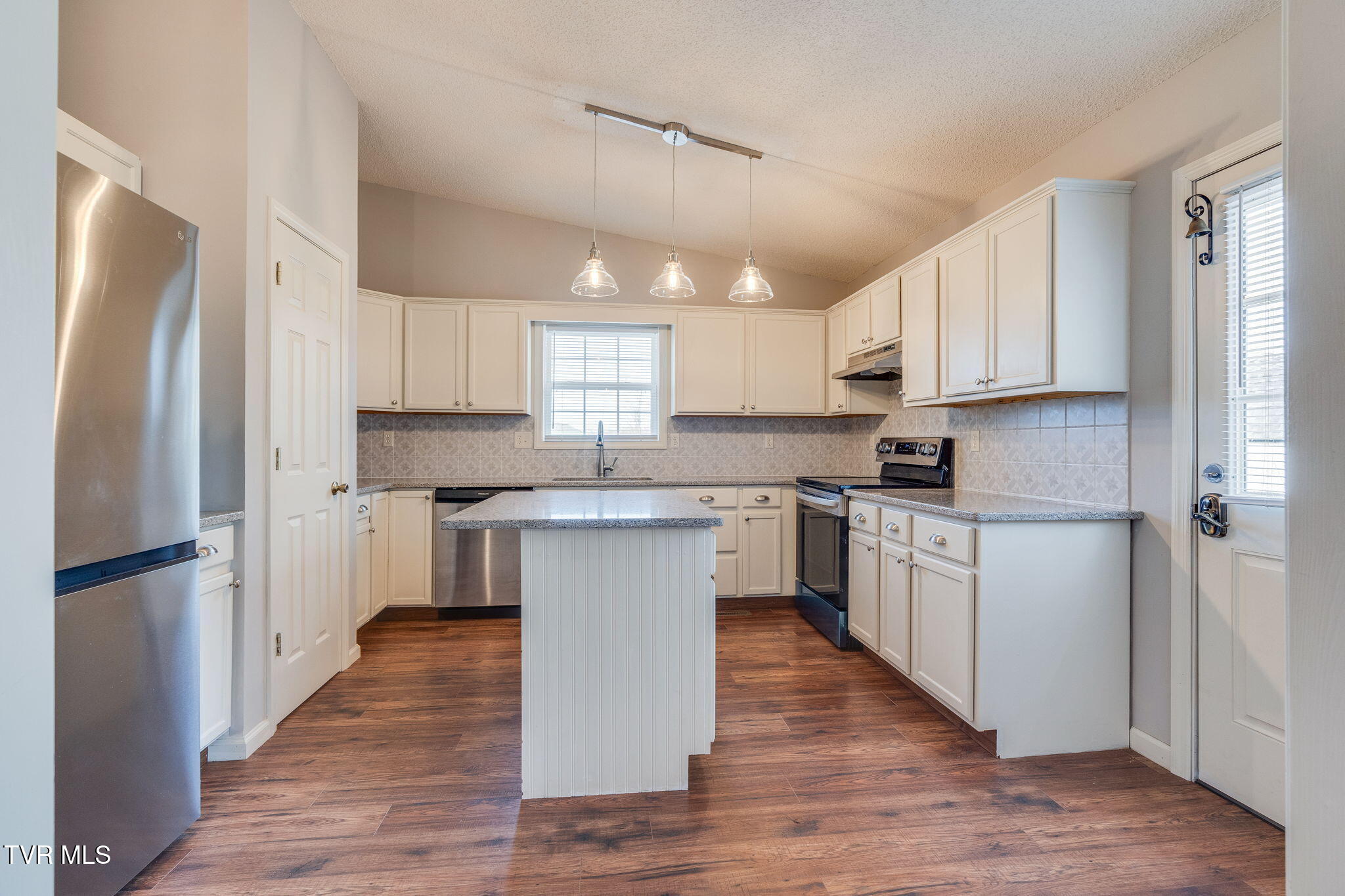 136 Stage Road Jonesborough, TN 37659 - Photo 10 of 47 007