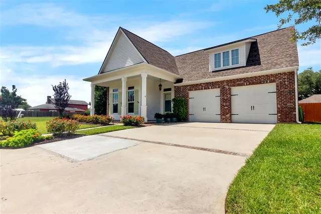 $525,000 | 1220 Five Oaks Drive, Lake Charles, LA 70605