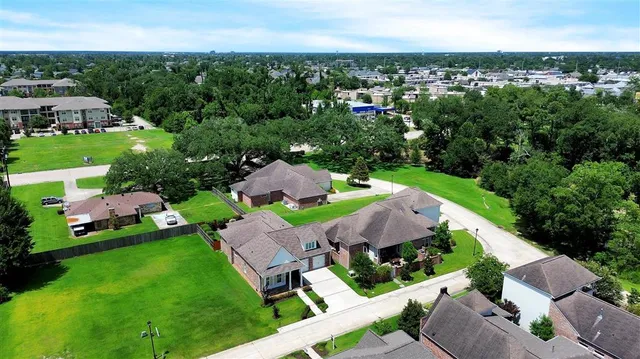 $525,000 | 1220 Five Oaks Drive, Lake Charles, LA 70605