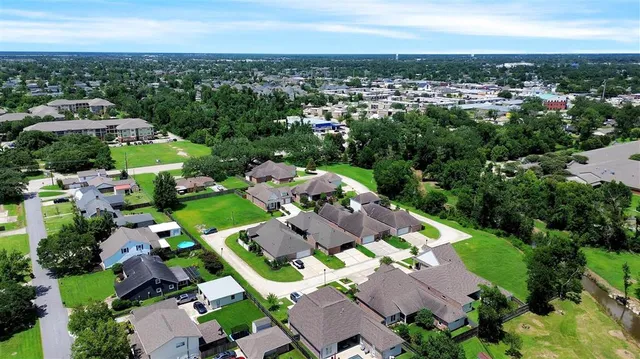 $525,000 | 1220 Five Oaks Drive, Lake Charles, LA 70605