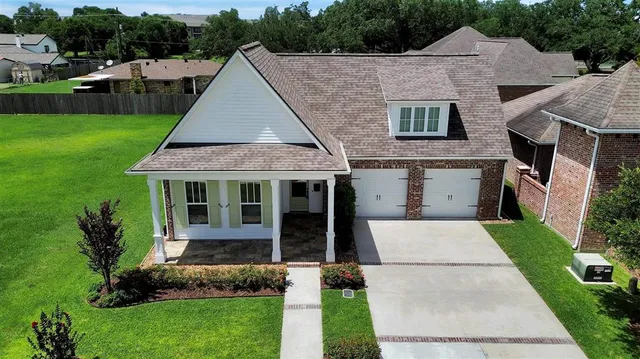 $525,000 | 1220 Five Oaks Drive, Lake Charles, LA 70605