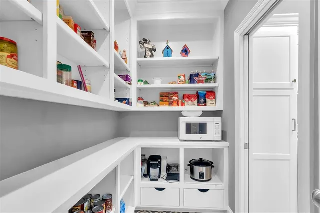 $525,000 | 1220 Five Oaks Drive, Lake Charles, LA 70605