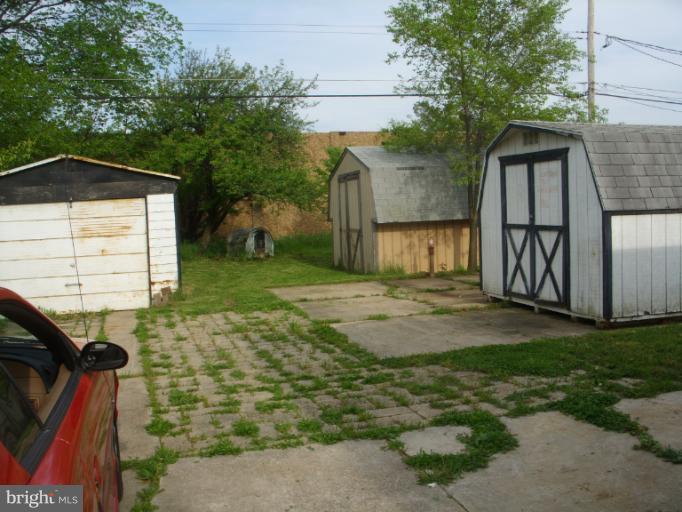 3139 Jeffland Road Windsor Mill, MD 21244 - Photo 5 of 11 a backyard of a house with dishwasher and garden
