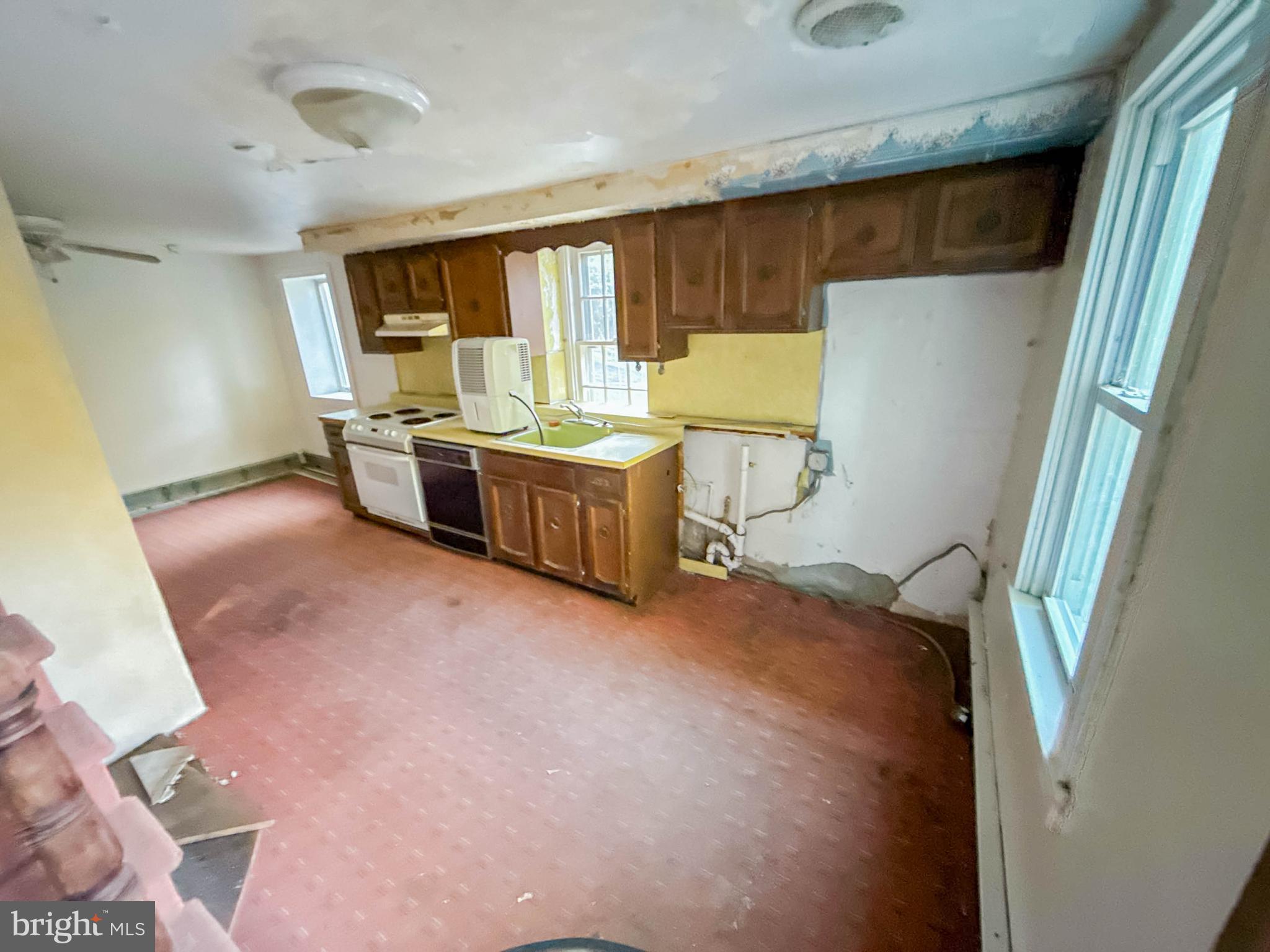 3112 Honeysuckle Road Bethlehem, PA 18015 - Photo 9 of 34