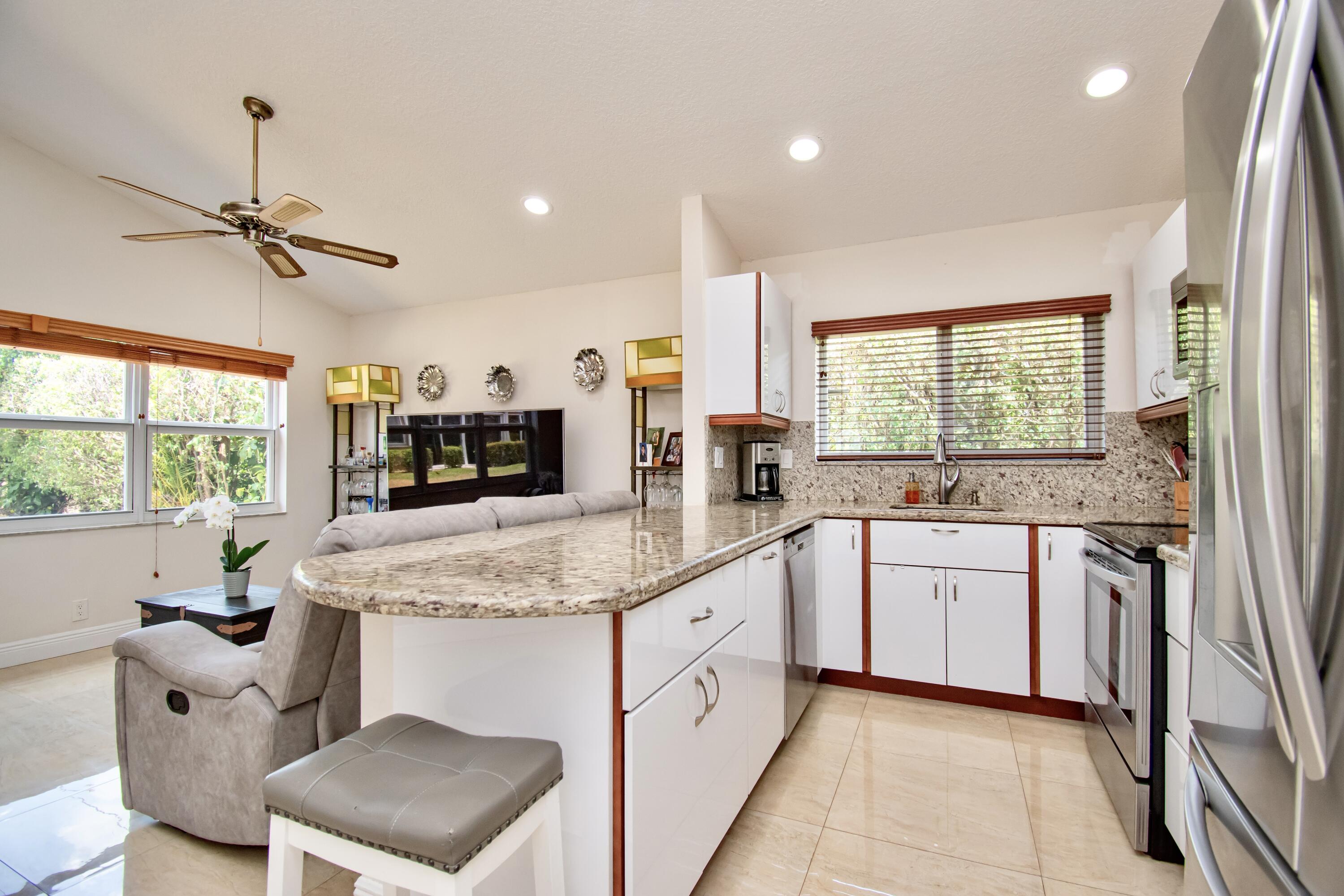 11033 Rios Road, Unit 11033 Boca Raton, FL 33498 - Photo 12 of 30 52123057-B5AA-4B40-9680-FF9511FBBA9F