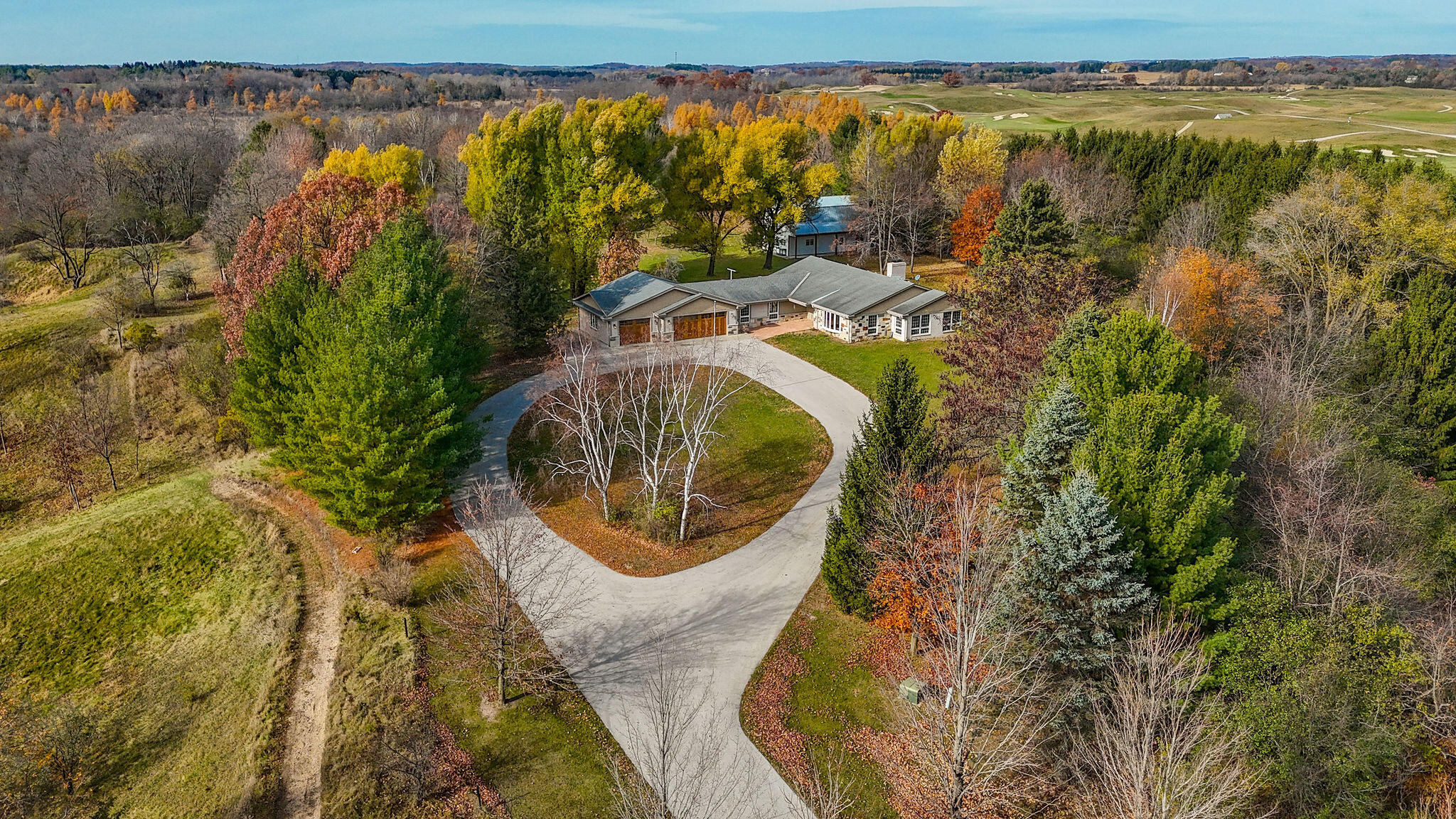 7200 Cork Lane Erin, WI 53027 - Photo 30 of 40 Circle Driveway