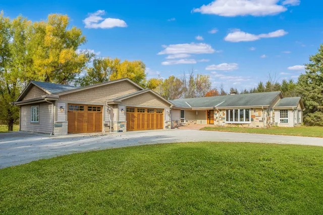 $1,200,000 | 7200 Cork Lane, Erin, WI 53027