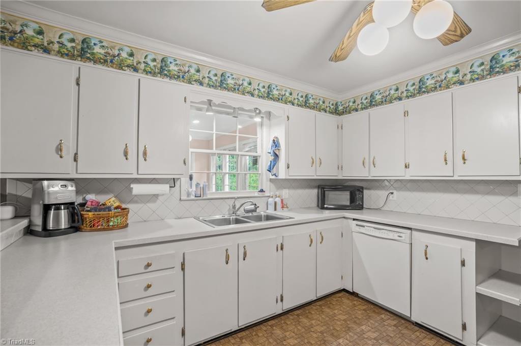 2724 Tudor Road Winston-Salem, NC 27106 - Photo 16 of 50 Gallery Image 16