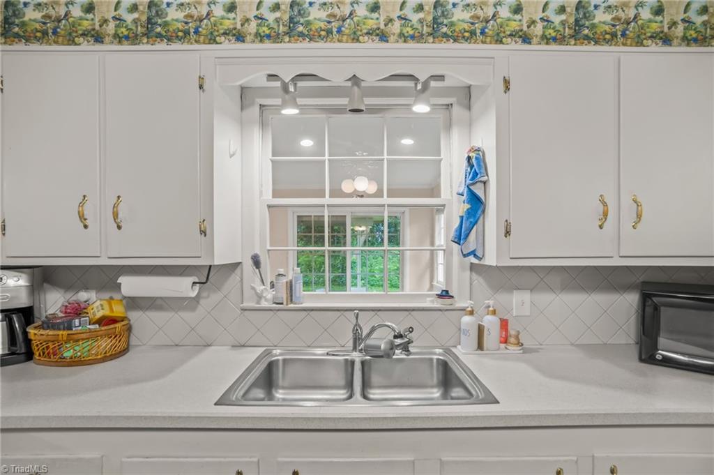 2724 Tudor Road Winston-Salem, NC 27106 - Photo 17 of 50 Gallery Image 17
