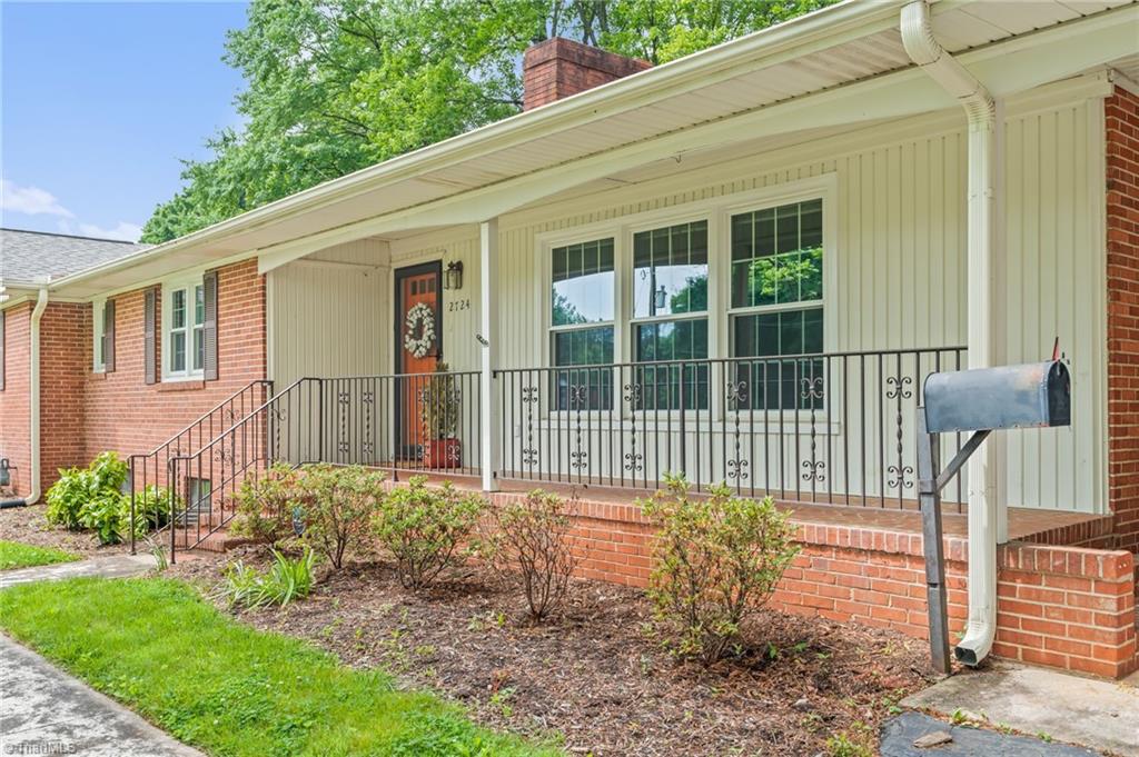 2724 Tudor Road Winston-Salem, NC 27106 - Photo 3 of 50 Gallery Image 3