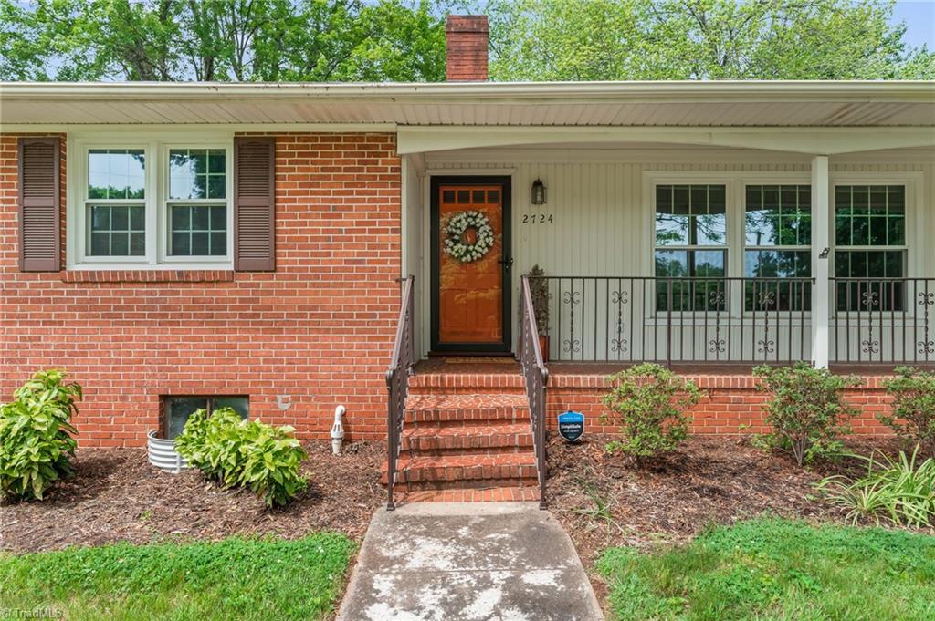 2724 Tudor Road Winston-Salem, NC 27106 - Photo 4 of 50 Gallery Image 4