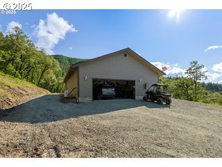 460 Huckleberry Mountain Lane Riddle, OR 97469 - Photo 21 of 34