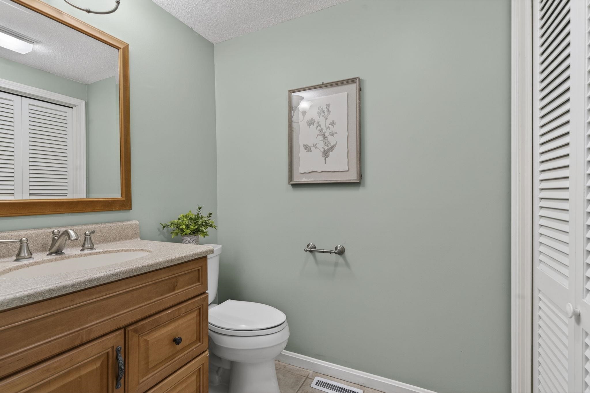 37 Stacey Circle Windham, NH 03087 - Photo 15 of 41