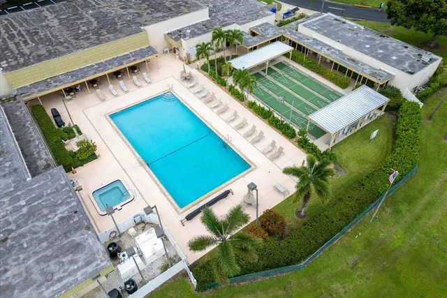 a view of an outdoor space