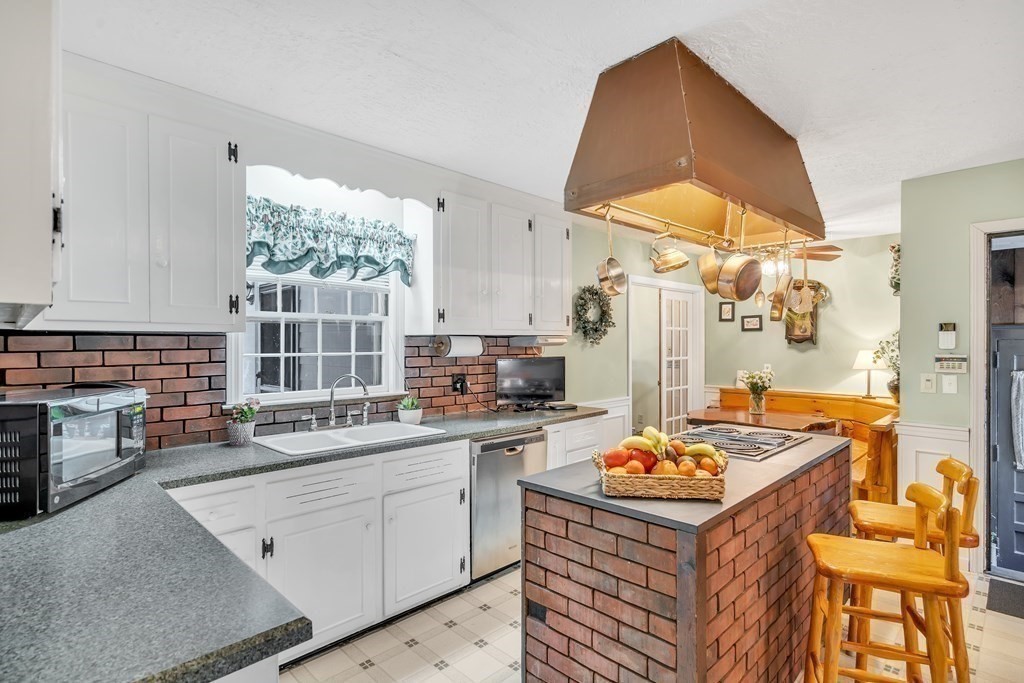 821 Boston Post Road Sudbury, MA 01776 - Photo 9 of 34