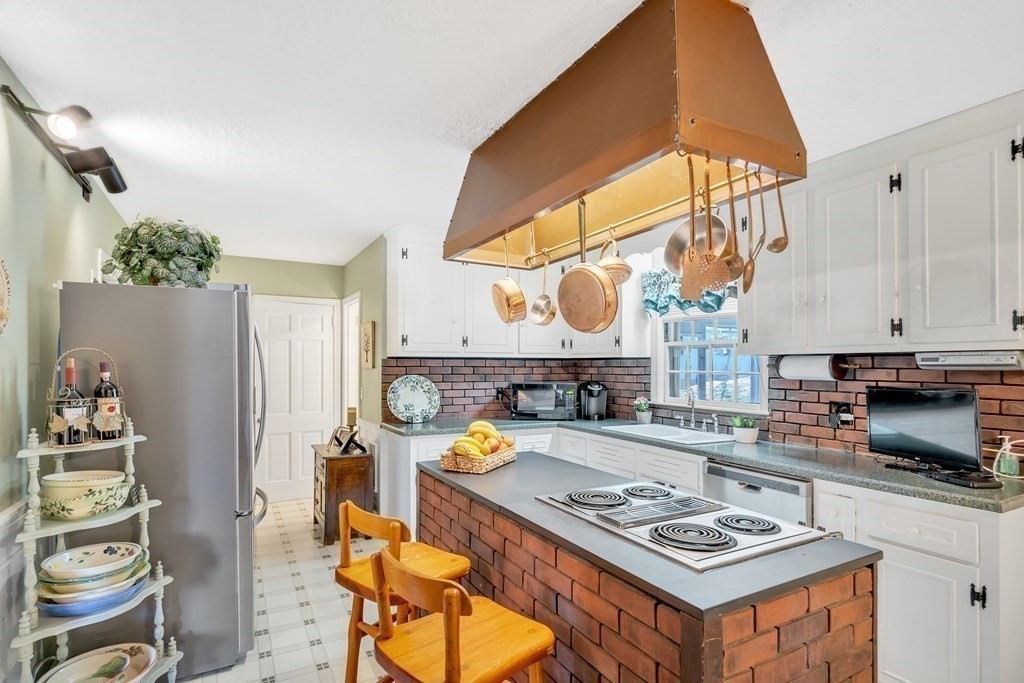 821 Boston Post Road Sudbury, MA 01776 - Photo 10 of 34