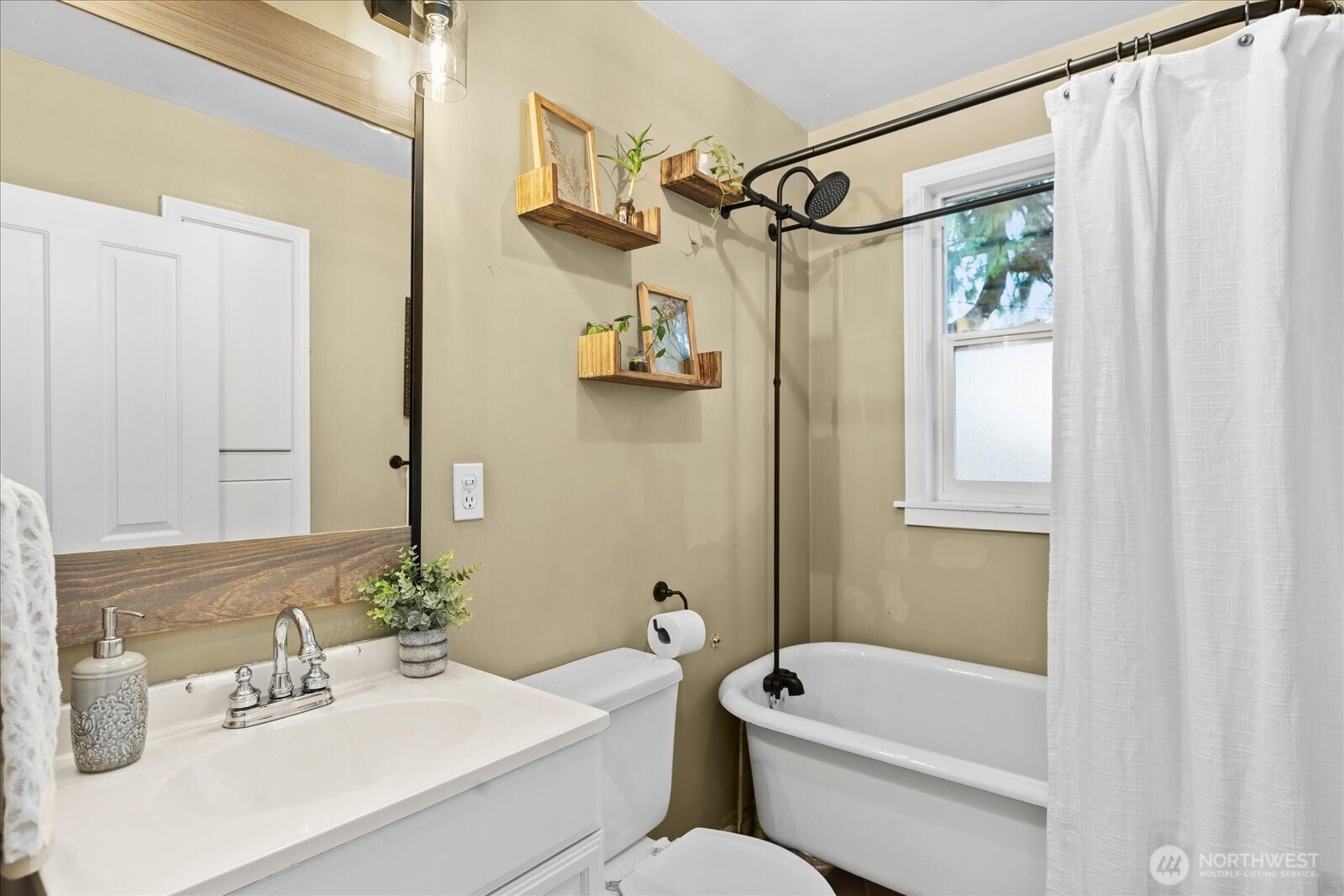 2513 Cleveland Avenue Everett, WA 98201 - Photo 16 of 38