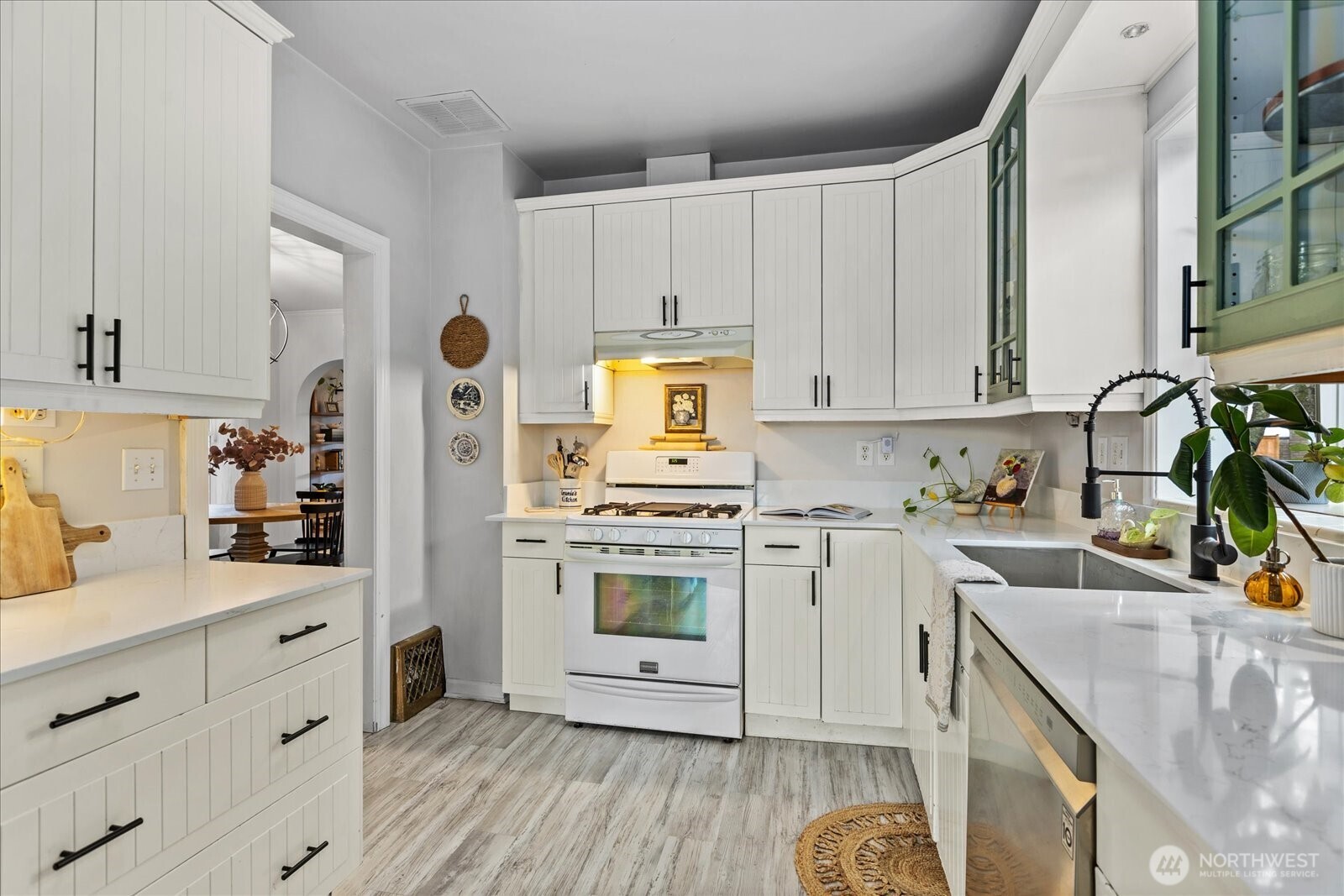 2513 Cleveland Avenue Everett, WA 98201 - Photo 10 of 38