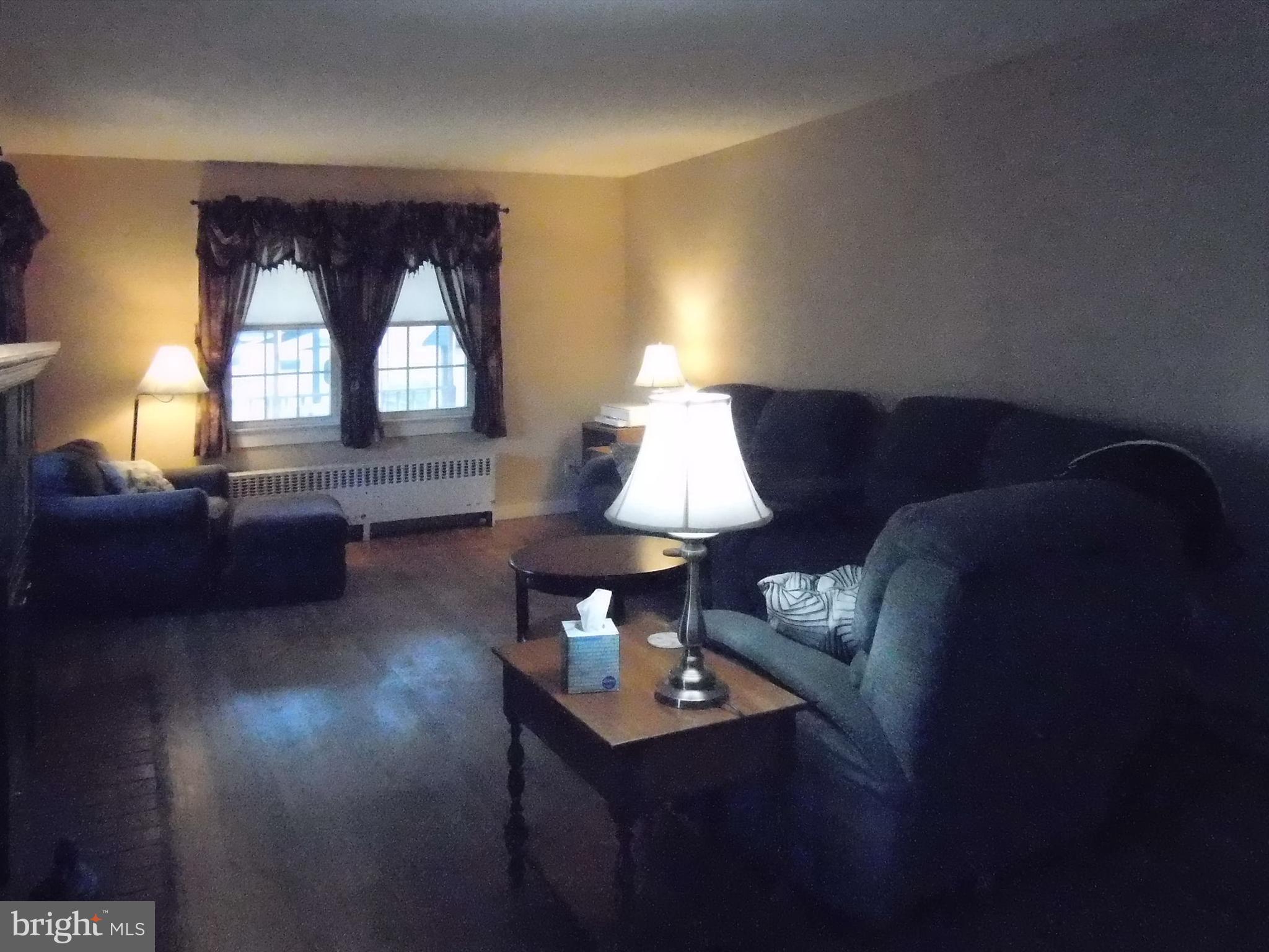 339 East Washington Street Riverside, NJ 08075 - Photo 15 of 53 Livingroom.