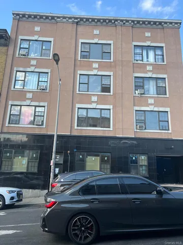 $2,800 | 97 Elm Street, Unit 1E, Yonkers, NY 10701