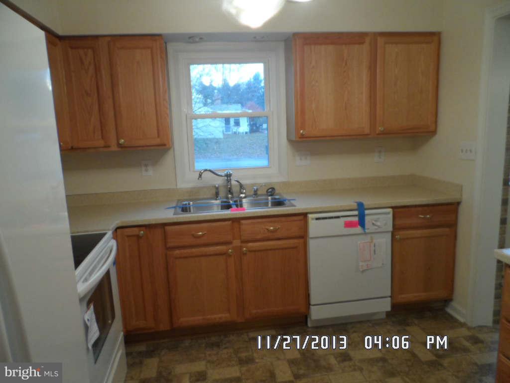 126 Hahn Road Westminster, MD 21157 - Photo 6 of 10 Kitchen