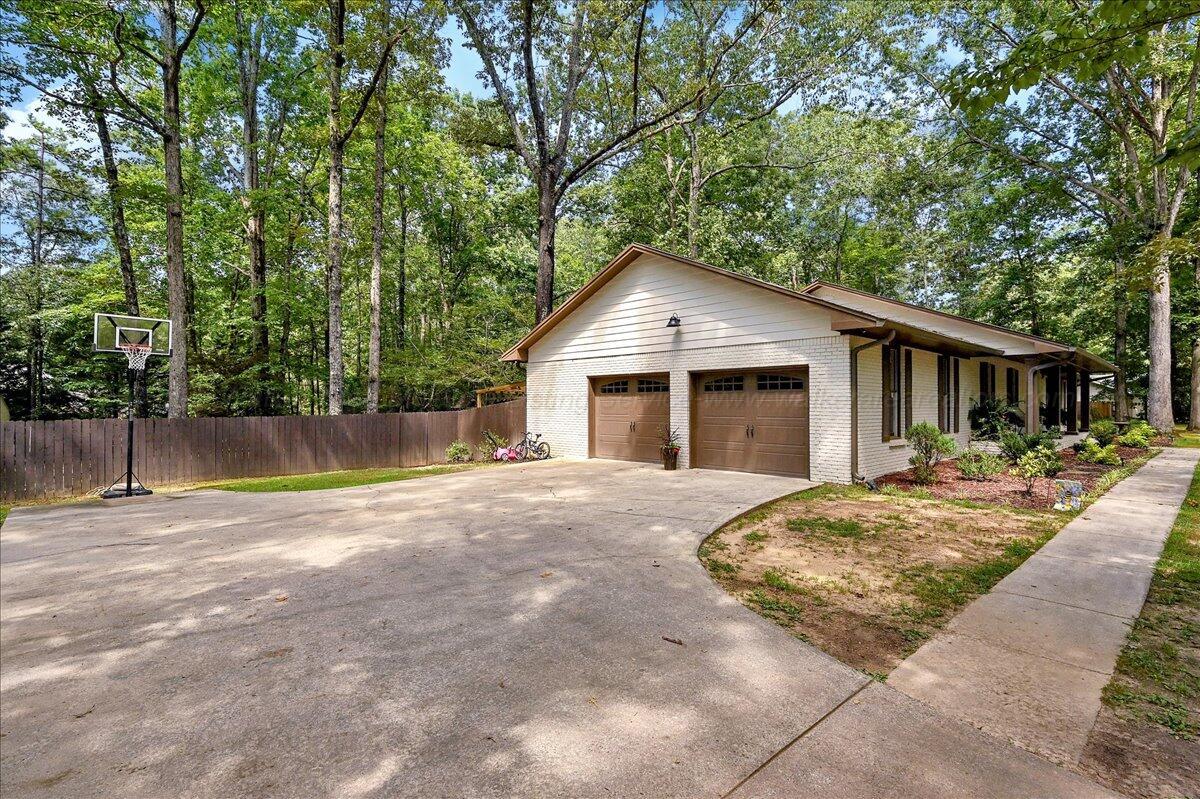 1402 Shades Road Jasper, AL 35504 - Photo 10 of 31 28-SES_6854