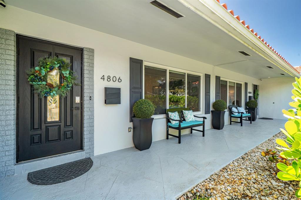 4804-4806 Northeast 21st Avenue Fort Lauderdale, FL 33308 - Photo 28 of 31 a view of a living room and dining room